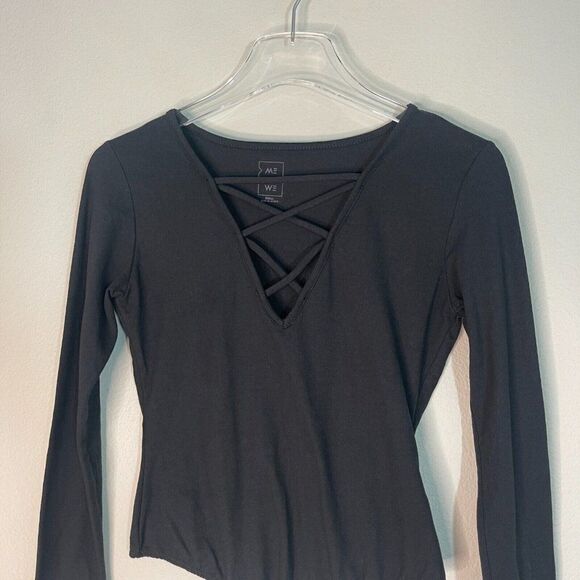 Me to We S Small Bodysuit Black Crisscross Front Knit - Picture 3 of 5